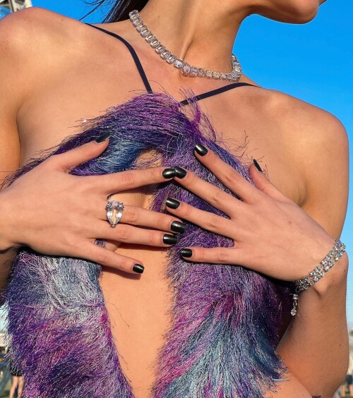 LE 484f77e40ae340478