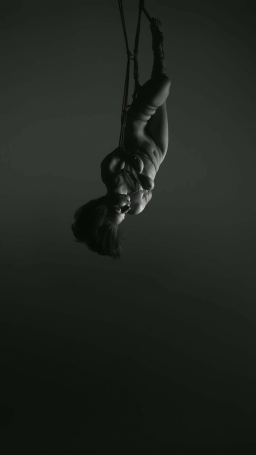 Lady Gaga Video Portrait Flying 2880p scale 2x ahq 12 frame at 1m29s3eaa8a10d208bc6b