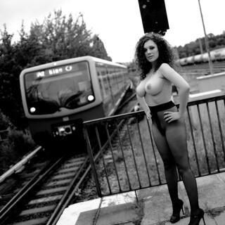 Leila-Lowfire-Public-Nudity-3