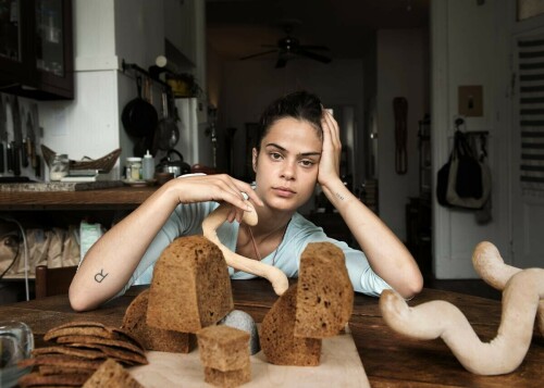 Slug: UP NEXT Desk: THS.  QUEENS,  NY - JUNE 23, 2017. The baker/ artist Lexi Smith at her home with her bread creations in Queens, NY.  CREDIT: Emily Andrews for the New York Times.