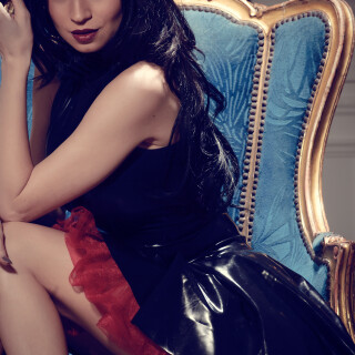 Lilly_FrillyBlackDress_007ab3f3befdfb3cafb