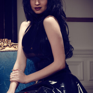 Lilly_FrillyBlackDress_019f79ac3c689f35469