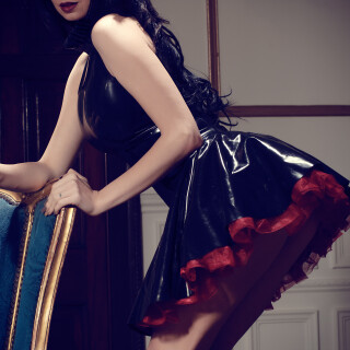 Lilly_FrillyBlackDress_022bddafa78fb1ada6d