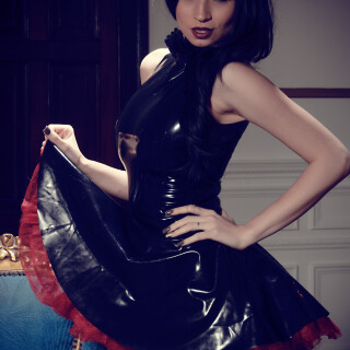 Lilly_FrillyBlackDress_0340ded8308f6eef142