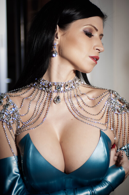 Lilly LongBlueDress 023