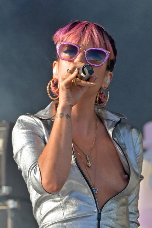 Lily Allen Nipple Slip On Stage At V Festival In London 8
