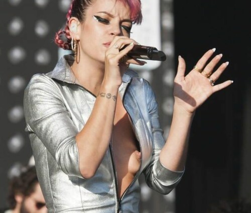 Lily Allen Nude Nipple Slip Out Of Silver Suit 600x510