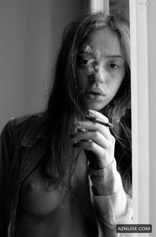 Lily Newmark 2 Lily Newmark Naked 934ea52abd890d453