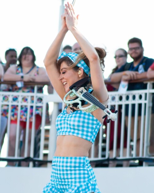 Lindsey Stirling Cruise 2b1db319fd5a28599