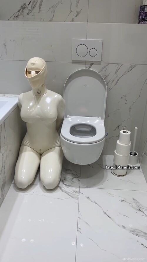 Lola Noir Pissoir 00.00.45.06781ab2580cf67cfc0