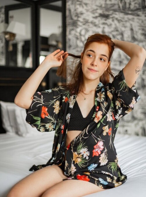 Lou Howard nude 10982888352eca9229f47c4d7