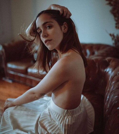 Lou Howard nude 109828892b6e93ded8be8e0d6