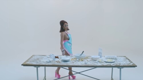 LunchMoneyLewis MakeThatCakeft.DojaCatOfficialVideo3.mp4 snapshot 00.04.778de7046768dc3ec95