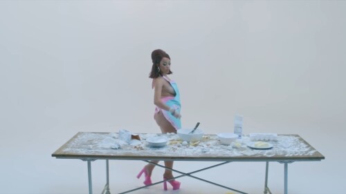 LunchMoneyLewis MakeThatCakeft.DojaCatOfficialVideo3.mp4 snapshot 00.04.978ca381ca949a210c7