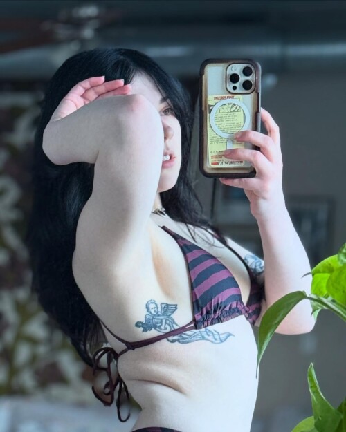 Lurking-class-girl-10e2b846507f48382