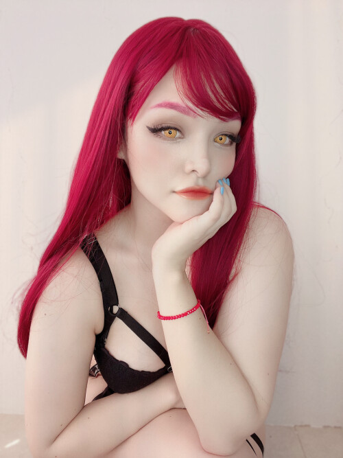 MAKIMA 172a9655fb94d85d7b