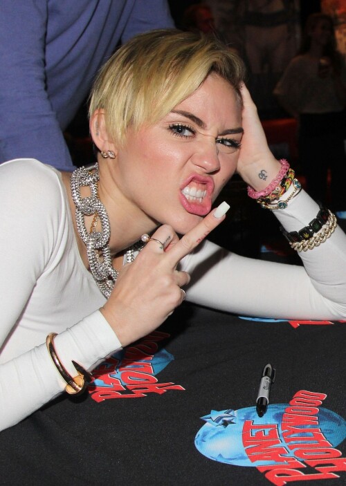 MCNET00717486f2fa6c4851e1