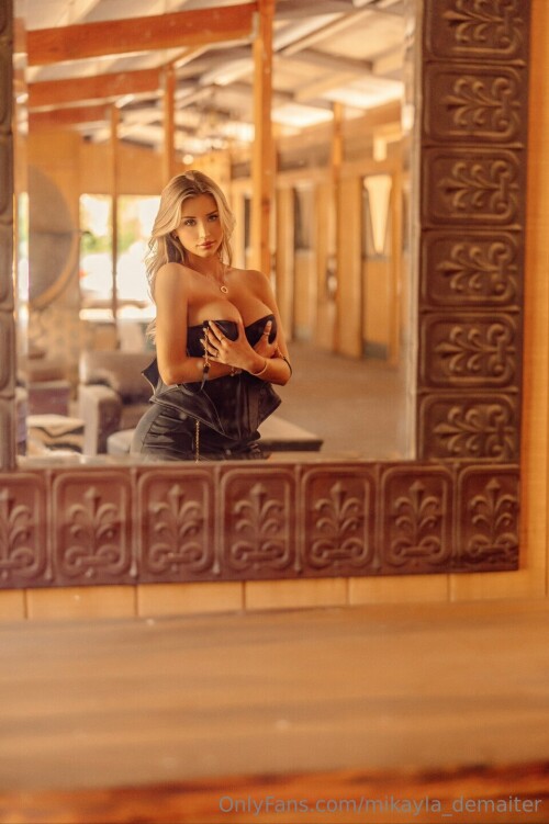 MD black outfit 0000047580cb77b5adc205