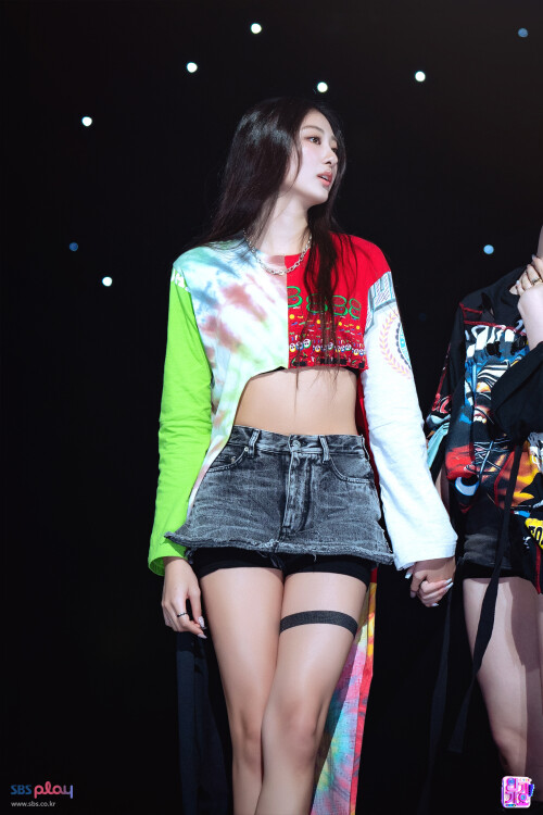 MEOVV Gawon SBS Inkigayo 2025 00138300c72425a5b98