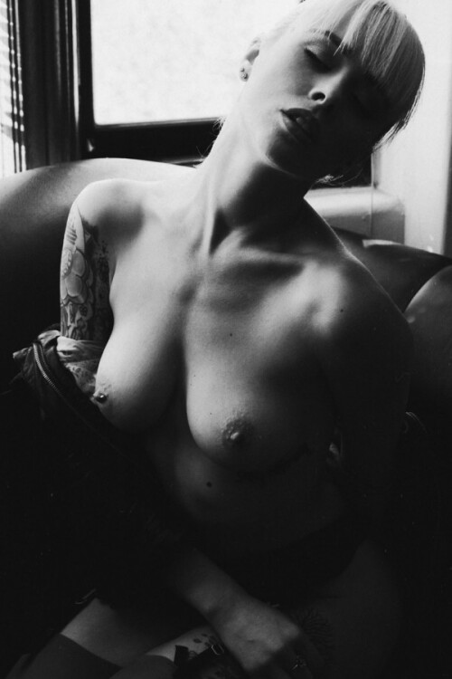 MG 1432magazine 600x900