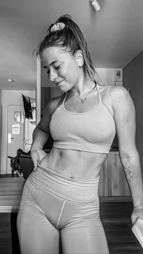 MM 64d3a8680c47d46677