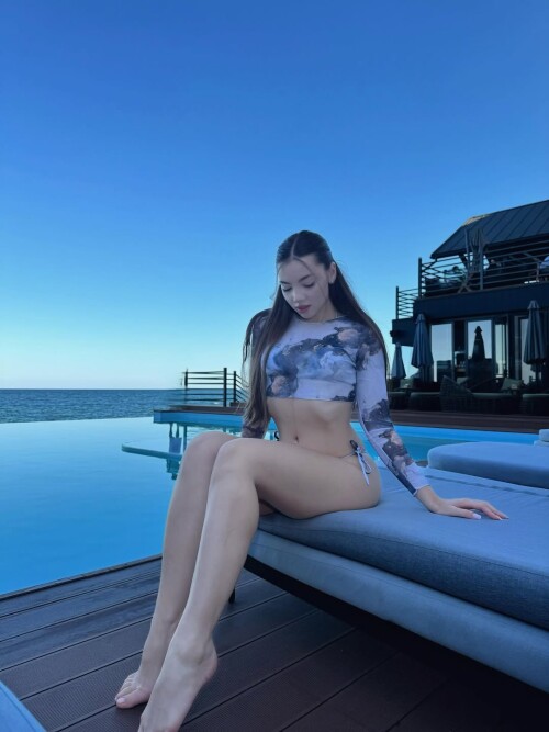 MORECKO 8492b135bb74d1ce