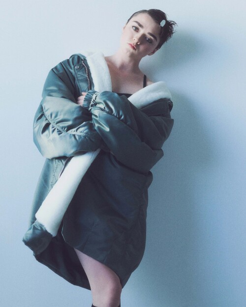 Maisie Williams 2255930a7e789a0db