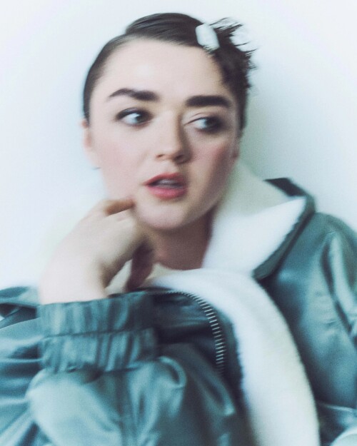 Maisie Williams 35fdd4d10d76f7571