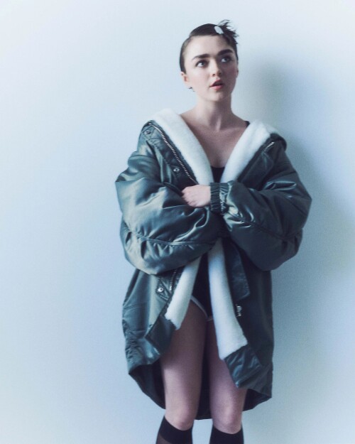 Maisie Williams 6d8e440f5c42a5d91