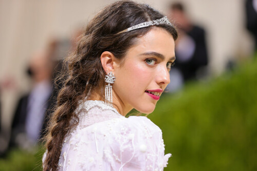 Margaret Qualley 2021 Met Gala Celebrating VuYCjr7bgP1x