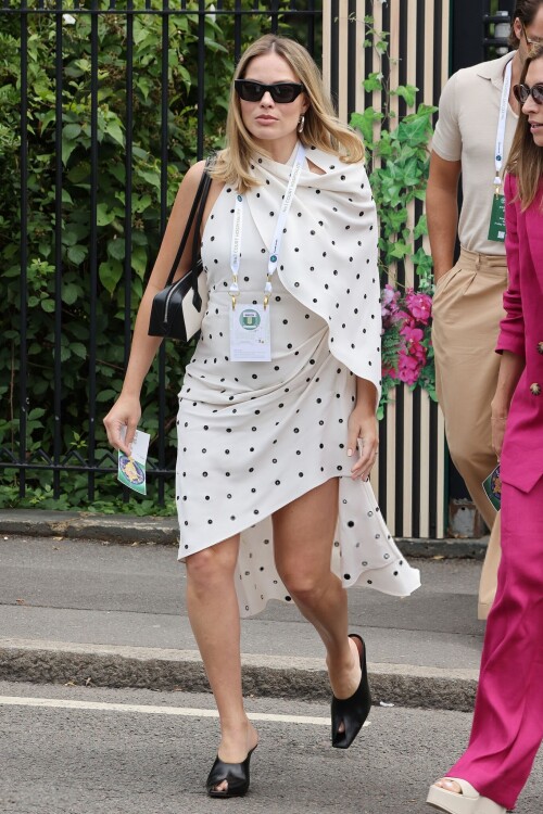 Margot Robbie at Wimbledon in London 07 12 2024 27 5b25e360433b5e0a