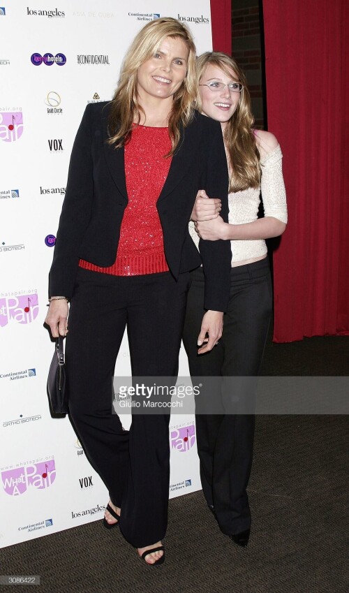 WESTWOOD, CA - MARCH 14:  Actress Mariel Hemingway (L) and daughter Dree Crispin (R) arrive at the Second Biennal What A Pair! Cabaret Extravaganza Benefit at The Revlon/UCLA Breast Center at the UCLA's Royce Hall, March 14, 2004 in Westwood, California. (Photo by Giulio Marcocchi/Getty Images) *** Local Caption *** Mariel Hemingway