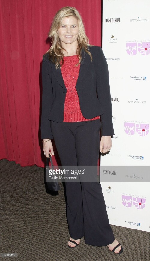 WESTWOOD, CA - MARCH 14:  Actress Mariel Hemingway arrives at the Second Biennal What A Pair! Cabaret Extravaganza Benefit The Revlon/UCLA Breast Center at the UCLA's Royce Hall, March 14, 2004 in Westwood, California.  (Photo by Giulio Marcocchi/Getty Images) *** Local Caption *** Mariel Hemingway