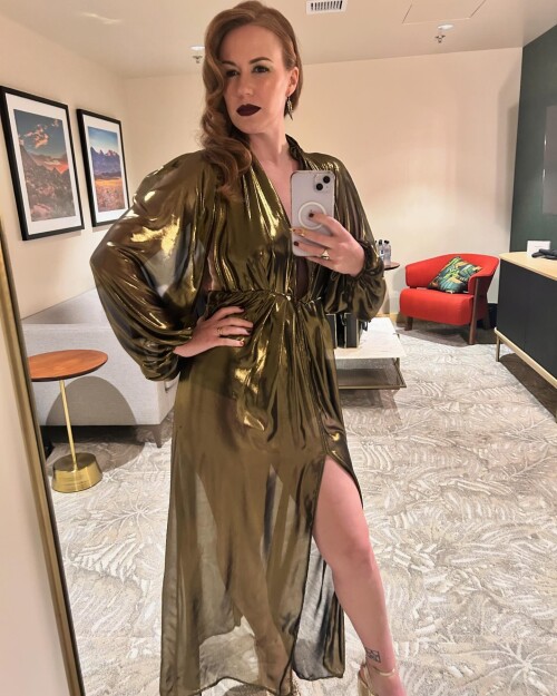 Marisha Ray goldend69bdbd5d033f123