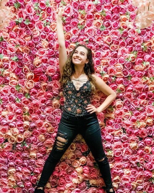 Mary Mouser 014