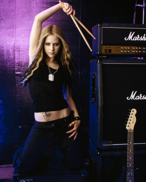 Maxim 2004 12f7c2d9fc245601bd