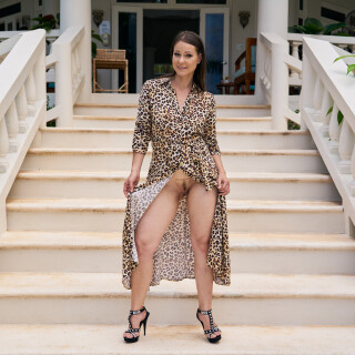 MelisaMendini_Gold_Rainbow_plug_DSC02419328179e5ddbd1705698d54067d047056