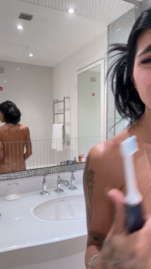 Mia K.mp4 20251016 070257.19269a976f2116f9ddc