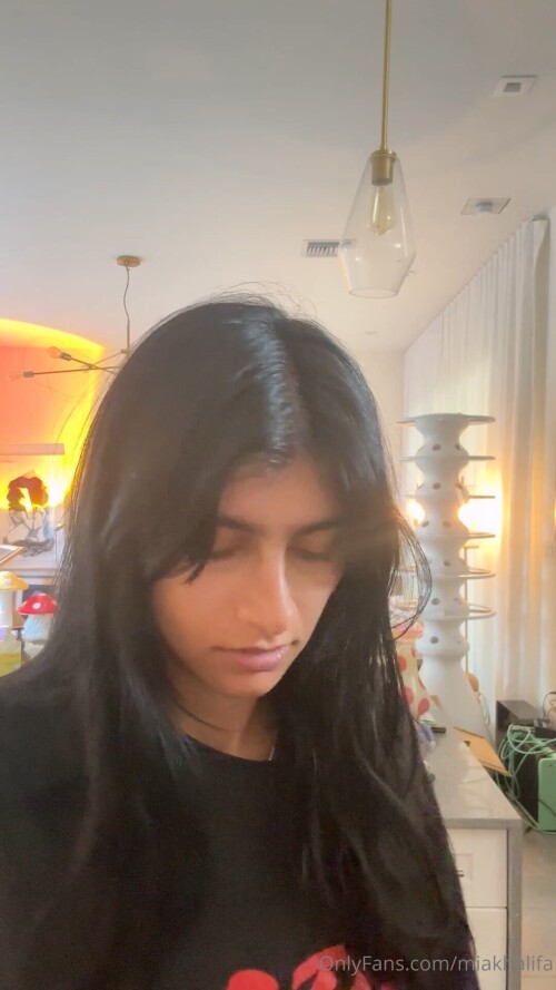 Mia K.mp4 20251019 061444.08683f76af3e0471b8a