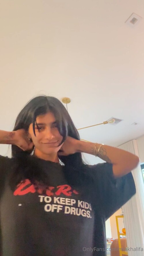 Mia K.mp4 20251019 061450.76472f09cfae19cf826