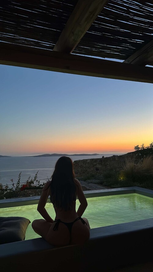 Mikaela Testa 305c3de92fd72e36ef