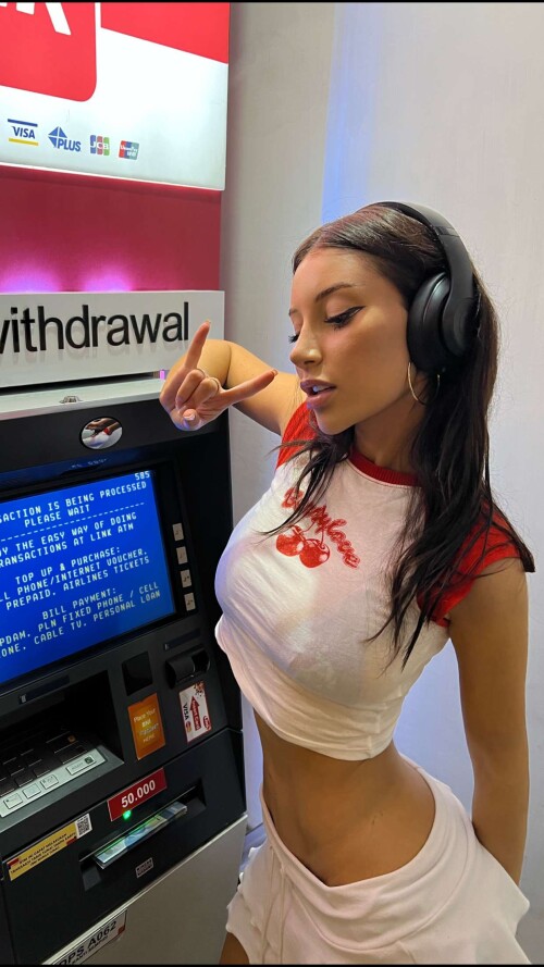 Mikaela Testa 72957e4d1b6df9290