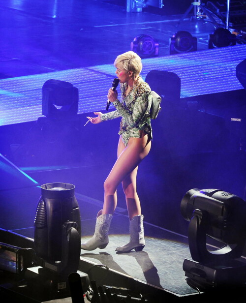 Miley Cyrus 2014 Holland 08