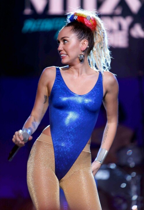 Miley-Cyrus-Hilarity-for-Charity-Event-503.jpeg