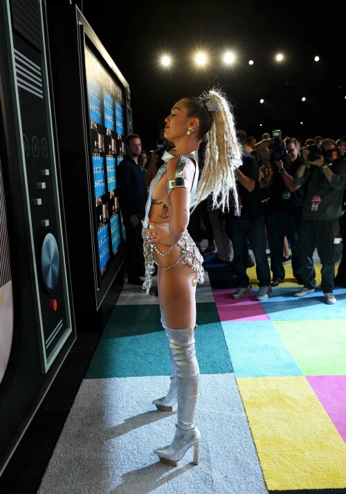Miley Cyrus 2015 MTV Video Music Awards August 30 2015 605 001