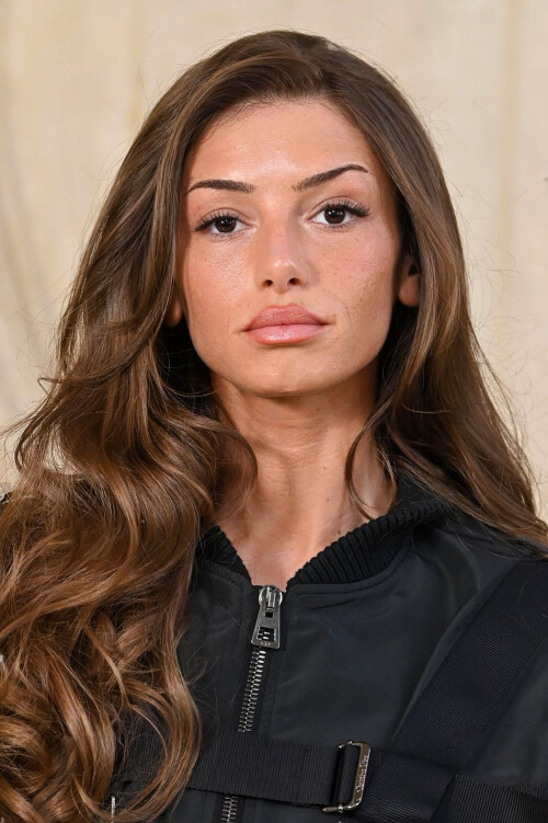 Mimi Keene 4da997a97b330199b