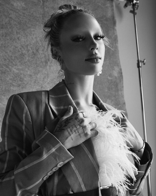 More shots from tmrwmag JPG 4