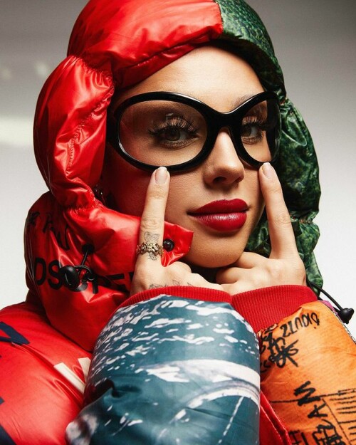 More shots from tmrwmag JPG 5