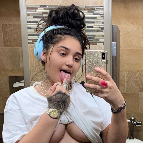 Mulan Vuitton nude 2