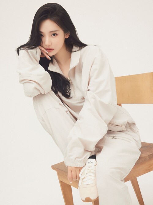 NINGNING x alo documents 4ec375301066601a1